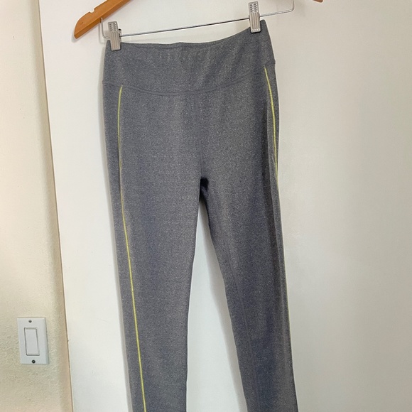 Uniqlo Pants - Uniqlo Grey Leggings